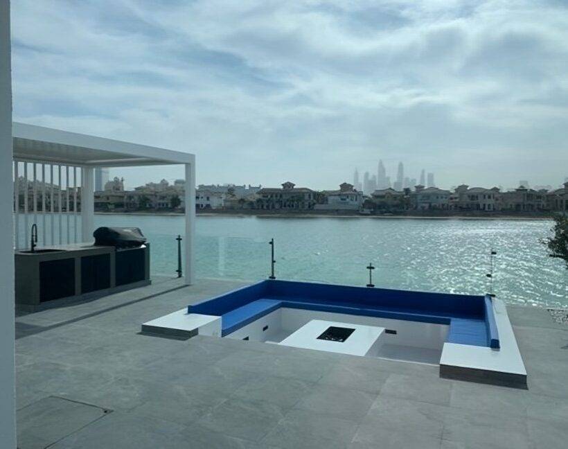 Sunken Seating Structure